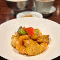 新中国料理HARAKAWA 北新地店 - 日替わりランチ(1,600円)
                    海老の自家製XO醤炒め
                    前菜盛り合わせ
                    気仙沼産フカヒレスープ(+500円)
                    ご飯･香の物
                    杏仁豆腐とイチゴ