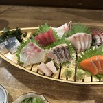 魚猫 - 刺身盛り合わせ