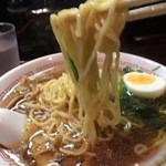 光来 - 中華そば　麺リフトアップ