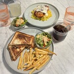 スラッシュカフェアンドバー 川崎 - 