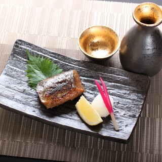自家製かに味噌焼きやへしこのお刺身など、渾身の一品料理