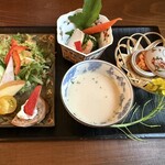 オモヤカフェ - 料理写真:お膳のサラダ、スープ