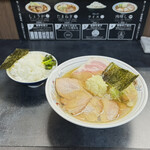flour works - 料理写真:たまねぎ¥1000、肉増し¥300、ライス¥200