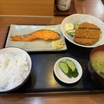 冨久井 - A定食　鮭も黒毛和牛メンチカツ　1,200円　ご飯少なめ