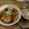 ラーメン フリーバーズ - スペシャル醤油ラーメン & バラ肉ごはん
