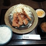 富金豚 - ロースカツ定食？