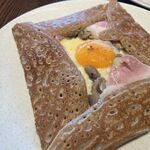 ブレッツ カフェ クレープリー - 目玉焼き・ポテト