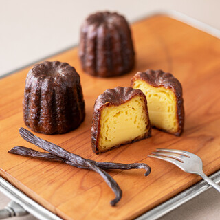 カヌレエクレームグラッセ カヌレとアイス_1