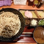 麺処 秋もと - 1100円 別皿に低温調理チャーシュー、メンマ、椎茸た山菜の辛味炒め？、ネギ、水菜、柚子胡椒