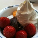 みはし 上野本店 - 苺クリームあんみつ