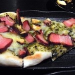 まると - スモークピザ￥600
