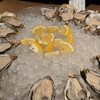 Oysterbar&Wine BELON - デッカイ皿に並ぶ生牡蠣たち！