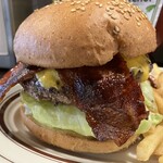 ムースヒルズダイナー - ベーコンチーズバーガー