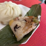 中華点心 茶寮 - ちまきの皮を剥く時、手がベッタベタになり桝太一‼︎