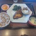 大戸屋 - 料理写真:沖目鯛の醤油こうじ漬け炭火焼定食・五穀米大盛