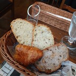 PAUL - 久々なせいかクロワッサンが◎ (ちと食べた)