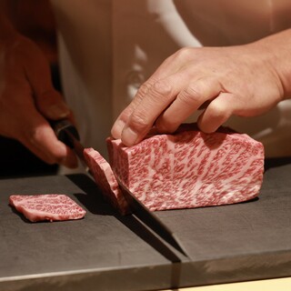 赤身の旨味とサシの余韻、和牛の個性を味わう