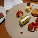 ノーザンテラスダイナー - 始まりのスイーツ＆テーマプレート「苺とピスタチオ」