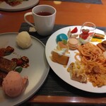 ノーザンテラスダイナー - 実演スイーツのカタラーナ(横に追加したソルベでソースが乱れました)と本日のフード＆スイーツ