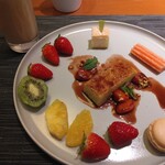 ノーザンテラスダイナー - カタラーナにスイーツとフルーツトッピング