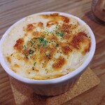 THE PUB MADONNA - 底に芽キャベツと明太子が隠れたグラタン（440円）