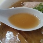 オーモリ本店 - スープは豚ガラベース