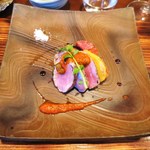 ラ・ルーチェ - 豚のグリル、ケッパーとハーブのトマトソース