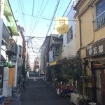 ミモザ - 込み入った住宅街の黄色い旗が目印