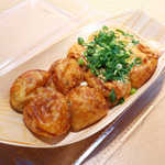 どないや - たこやき塩＆明太子マヨ（計8個￥650）。お持ち帰りで晩酌が充実！