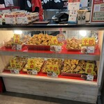 ジョニーのからあげ - 料理写真:美味しそうな唐揚げが､たくさん並んでます。