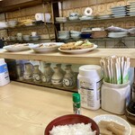お食事処 まつおか - 料理写真:カウンターから選んで取る感じ
