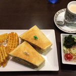元町珈琲 - 豆腐ハンバーグサンドランチ