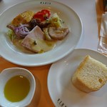 イタリア食堂 MARIA - ちょっと贅沢ランチの前菜とパン