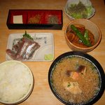 Yamashiro - 「山城定食（刺身・じゃこサラダ・豚角煮・ほうぼうあら汁）」980円