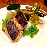 chez le mak - 【2015年2月再訪】今日の魚料理：真鯛のポアレ（1.800円）。真鯛は常連の女性が釣り上げたものだそうで、超ブリブリ。瑞々しい感じはさすが。グリンピースが春って感じ。
