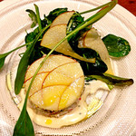 chez le mak - 【2015年2月再訪】ズワイガニのレムラード（800円）。上に重ねてあるのはりんご。このお店の皿はどれもそうなんですが、ビストロチックなのにとてもアーティスティック(☆∀☆)ｷﾗｰﾝ。