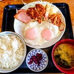 すず春 - 目玉焼き定食 (フライ付)
