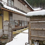 比良山荘 - 外観。夏は庭も愉しるのでしょうね