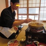 比良山荘 - 若い板さんも入れ代わり立ち代わり調理を