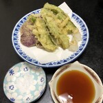 お食事処 割烹 竹 - うりずん豆といもの天ぷら：８８０円