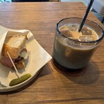 OVER COFFEE HUB - ホットサンド(ハーフ)とアイスラテ