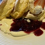 SUNNY PANCAKE 前橋 - Wベリーソースのレアチーズパンケーキ③