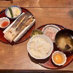 Mr.Gentleman Neo Japan Dining 橫濱店 - 〈銀鮭定食〉 台からはスタッフさんがおろしてくれる