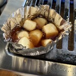 大衆ホルモン・やきにく 煙力 - にんにく焼きからスタート