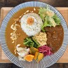 スパイスキッチン 成ス - 「スペシャルあいがけカレー」（1,300円）。「米沢牛のとろけるカレー元味」と「大人のバターチキンカレー」、「白米」を選択。