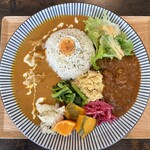 スパイスキッチン 成ス - 料理写真:「スペシャルあいがけカレー」（1,300円）。「米沢牛のとろけるカレー元味」と「大人のバターチキンカレー」、「白米」を選択。