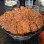 明治亭 - うわー！圧倒的な存在感。うまそ〜