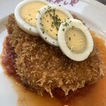 はやしや - 
            分厚いグラタンコロッケ
            茹で卵の輪切り.トマトソースと
            絡めながらいただくとより旨いですね
