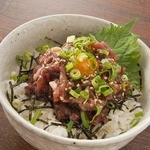 桜塩ユッケ丼