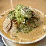 めんや青空 - 料理写真:「スタミナラーメン肉まみれ」（1,600円）